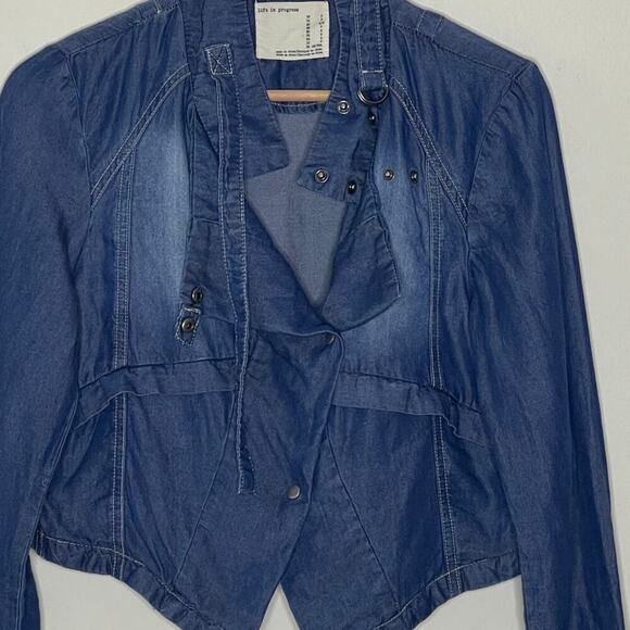 LIFE IN PROGRESS CHAMBRAY CROP JACKET SIZE S - Picture 3 of 12